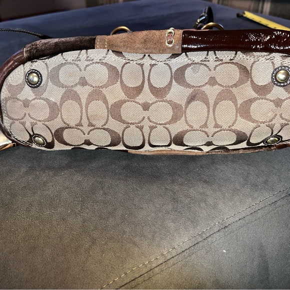 The Coach F12843 Patchwork Shoulder Bag - Picture 6 of 12